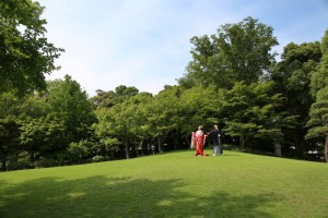 <center>滝が印象的な花畑記念庭園「桜花亭」</center>